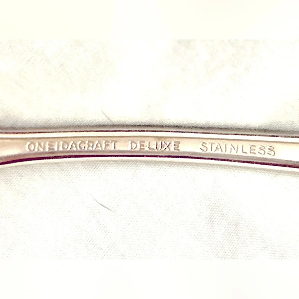 Oneida Chateau Pierced Serving Spoon 8 1/4